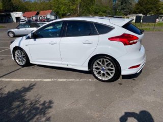 FORD FOCUS 1.0T ECOBOOST ST LINE EURO 6 S S 5DR 4,145 MONTHLY FROM... image 9